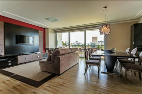 Apartamento com 4 suítes a 300m praia Jurerê RAC304